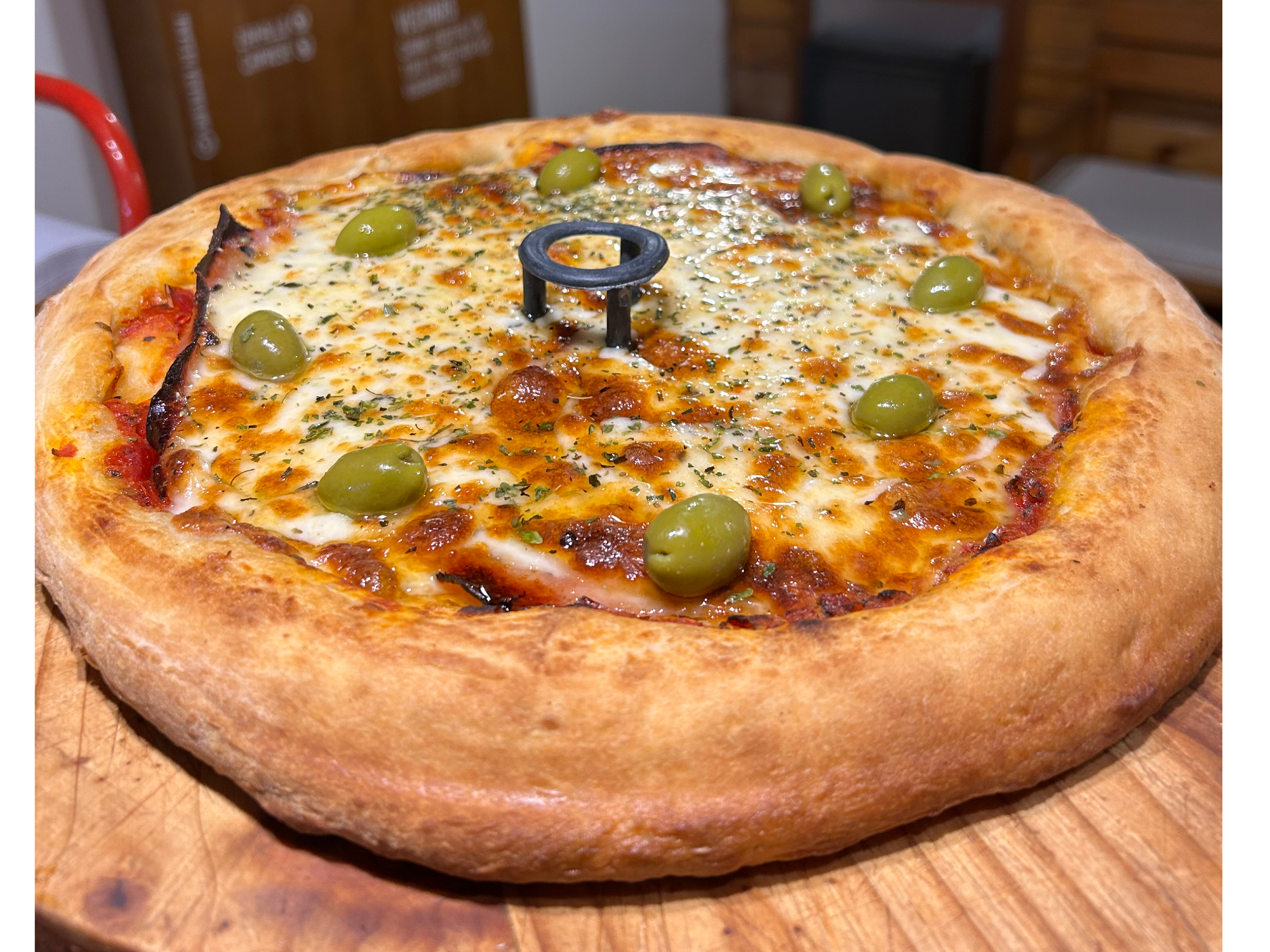 Pizza muzzarella con jamón