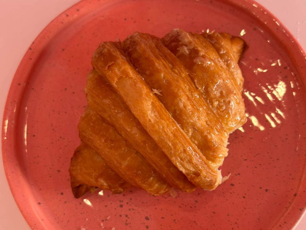 Croissant con J y Q