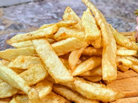 2 porciones de papas fritas