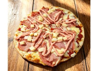 12 - MANHATAN | Muzzarella, salsa, jamón y palmitos