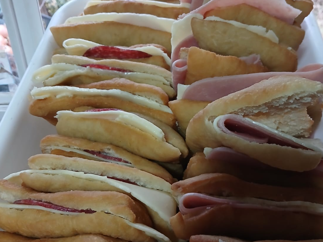 Torta frita:  con jamon y queso / salame y queso