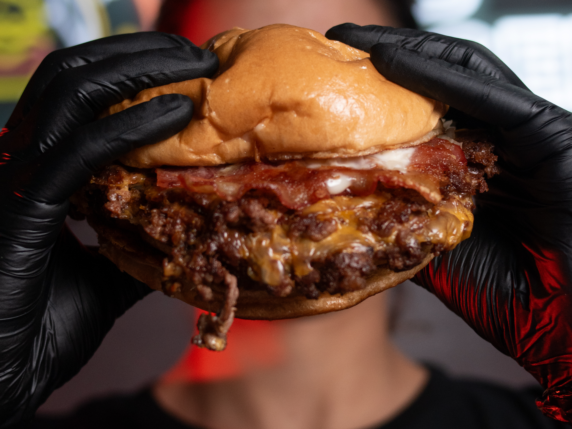 Club burger Cuadruple (incluye papas mccain)