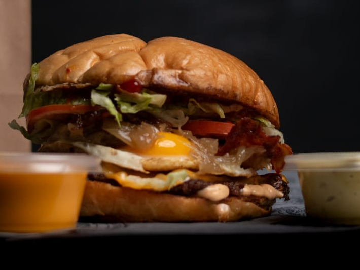 Club burger Simple (incluye papas mccain)