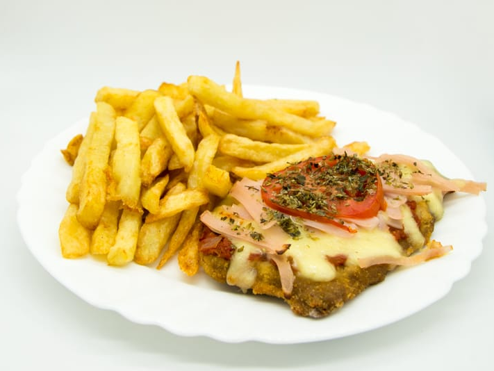 Suprema Napolitana con papas fritas