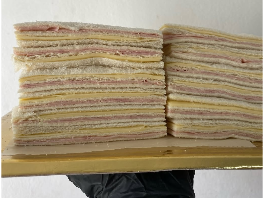 Sandwich de miga. Jamón y queso. Jamón y verduras.