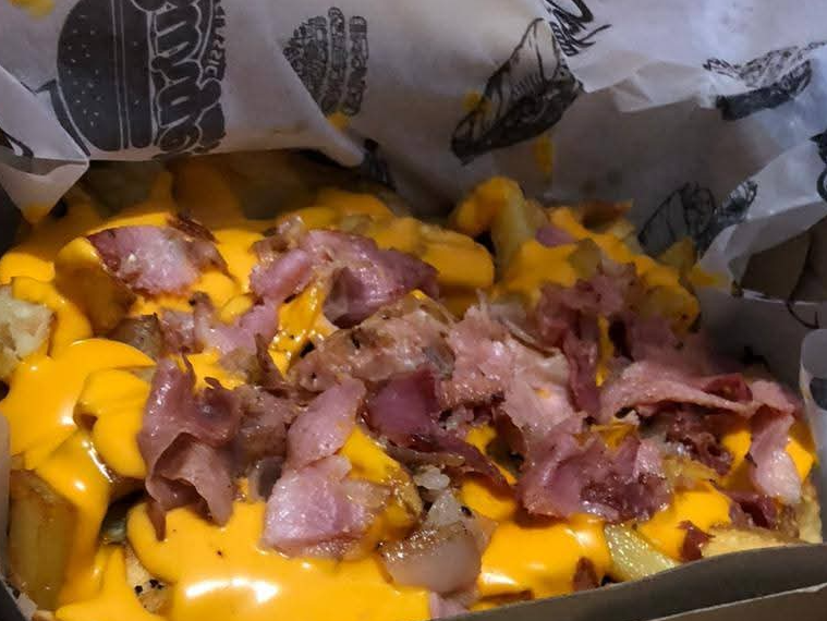 Papas con cheddar y bacon!