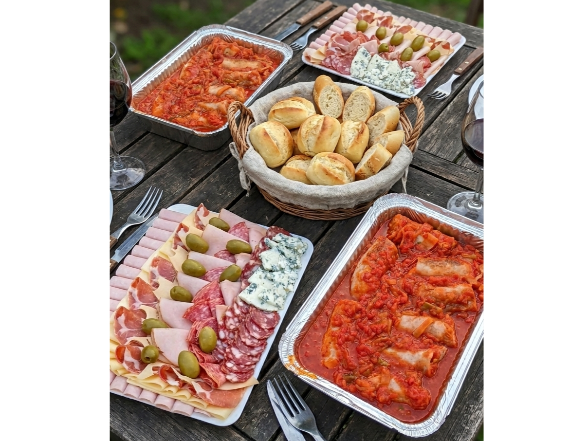 Chorizos a la Pomarola + Picadas Especiales