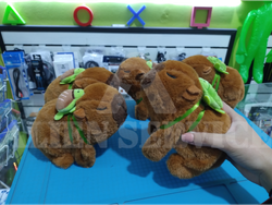 Peluche capibara caminador con sonido a pilas