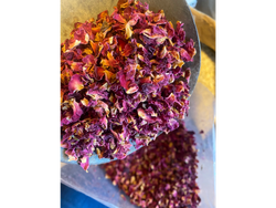Pétalos de rosa roja