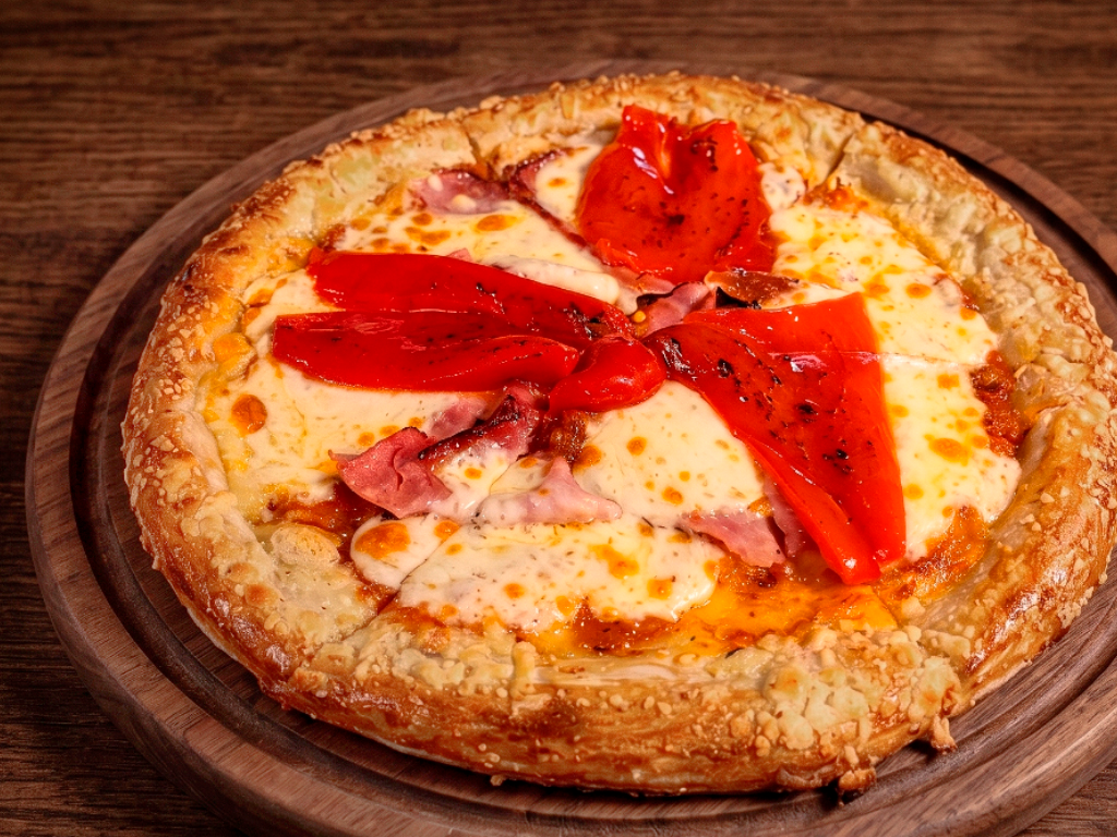 Pizza 6 porciones "JAMON Y MORRONES"