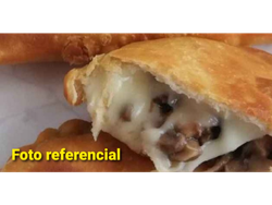 EMPANADA FRITA (Mechada cerdo/ Queso/champiñon)