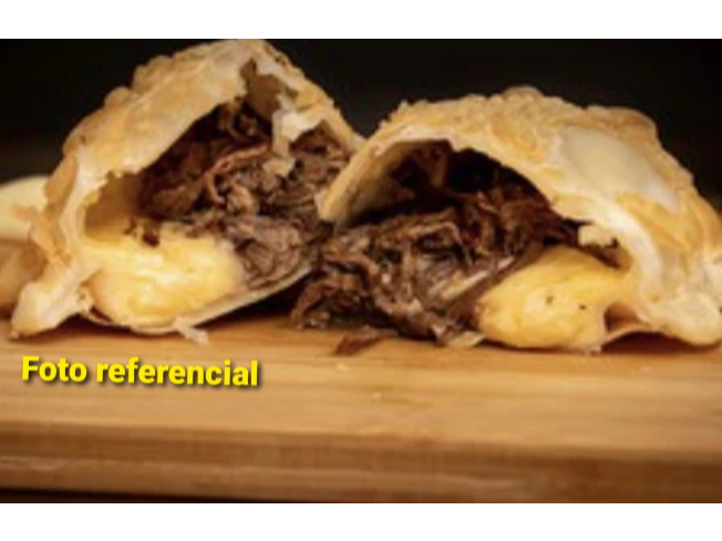 Empanada Frita (Mechada /Queso)