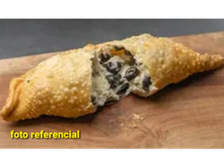 Empanada Frita Mechada cerdo/ Queso/aceituna