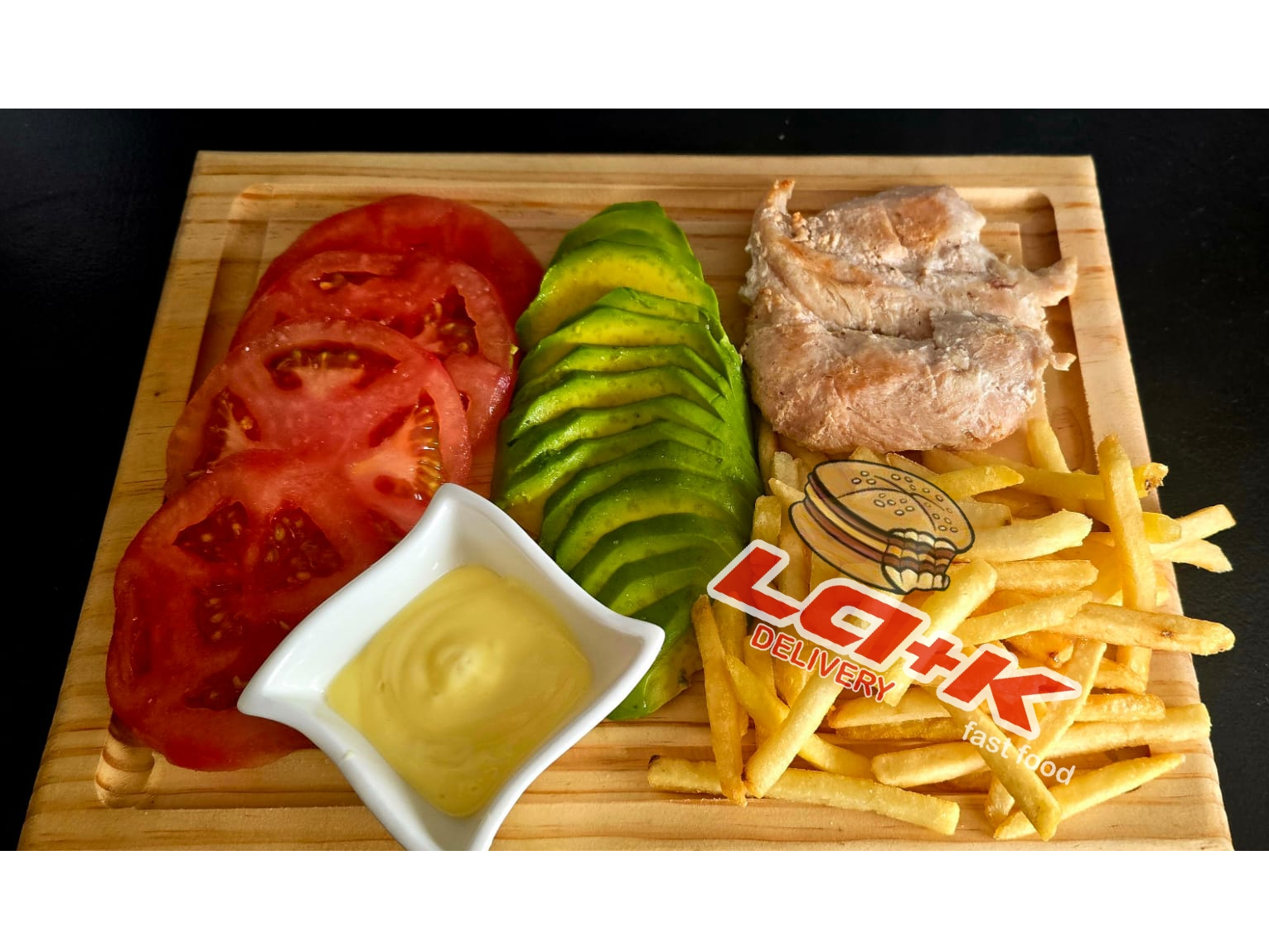 Pechuga pollo al plato italiana.