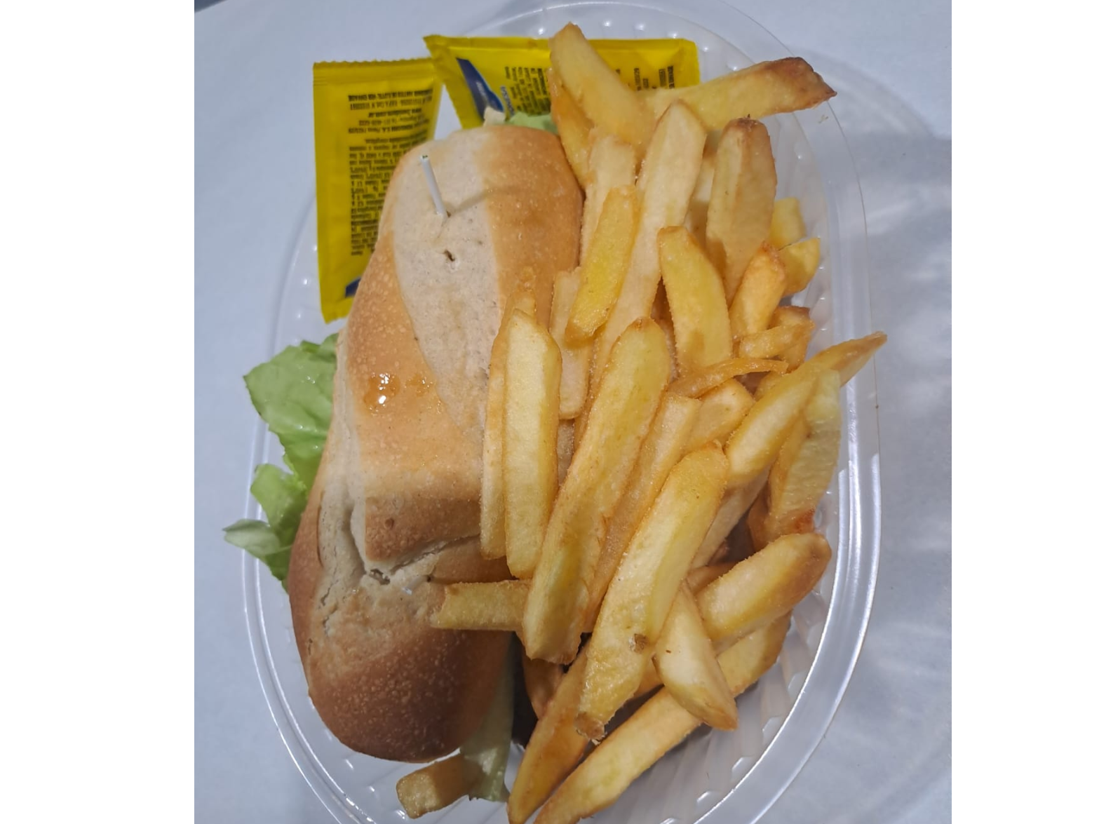 Sandwich completo con papas