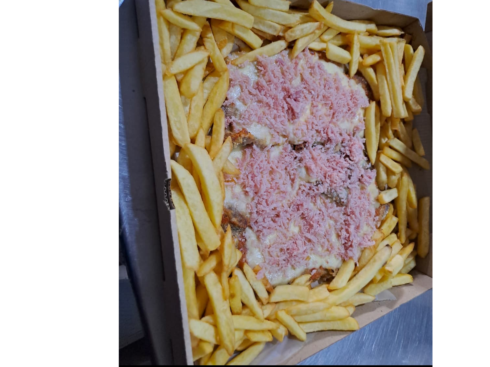Caja de Milanesa napolitana con jamón  + papas fritas