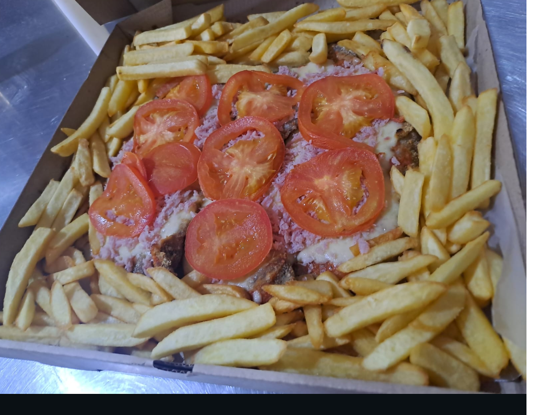 Caja de Milanesa napolitana con jamón y tomates + papas fritas