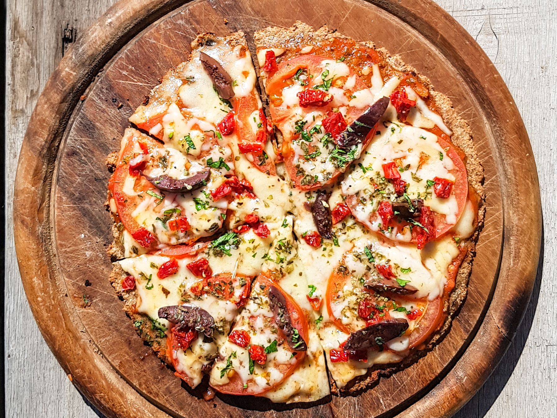 POMODORI, BASILICO, MOZZARELLA, OLIVE
