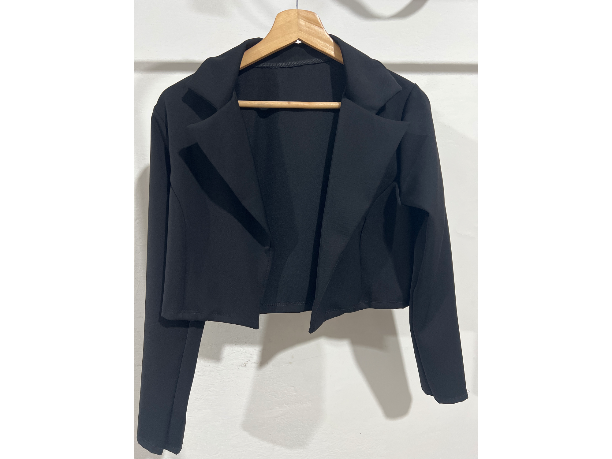 Blazer negro corto