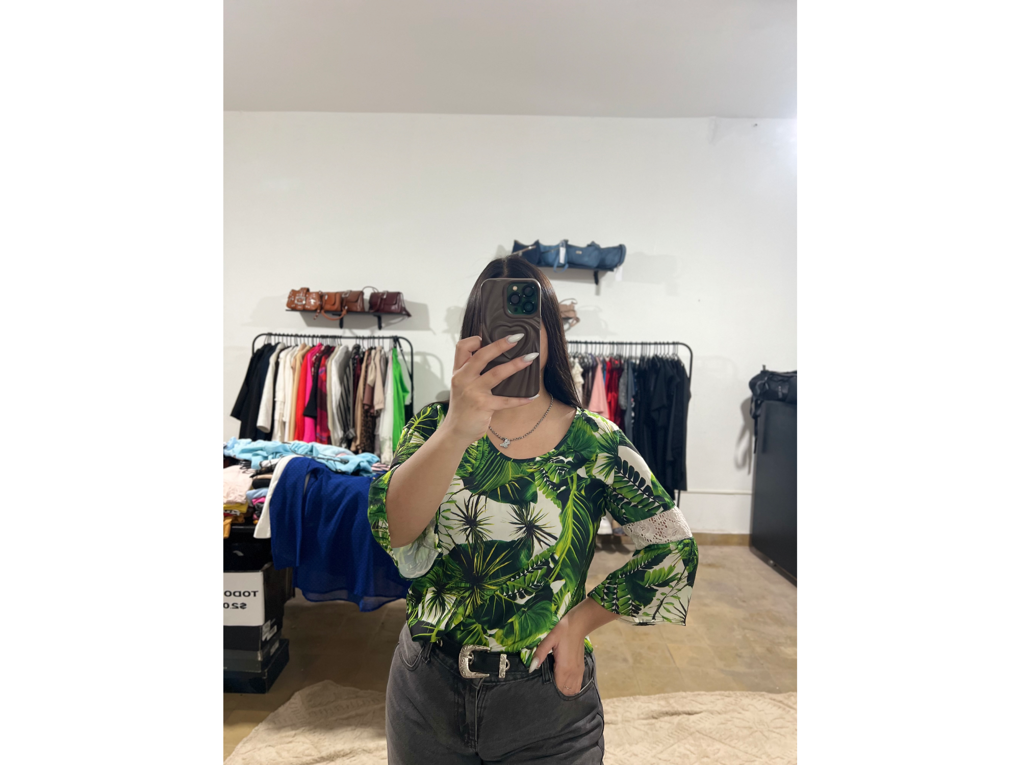 Blusa verde floreada