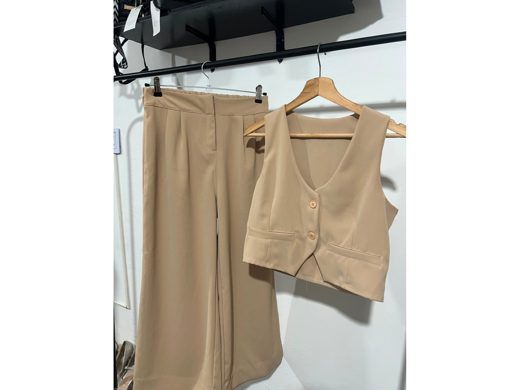 Conjunto sastrero beige