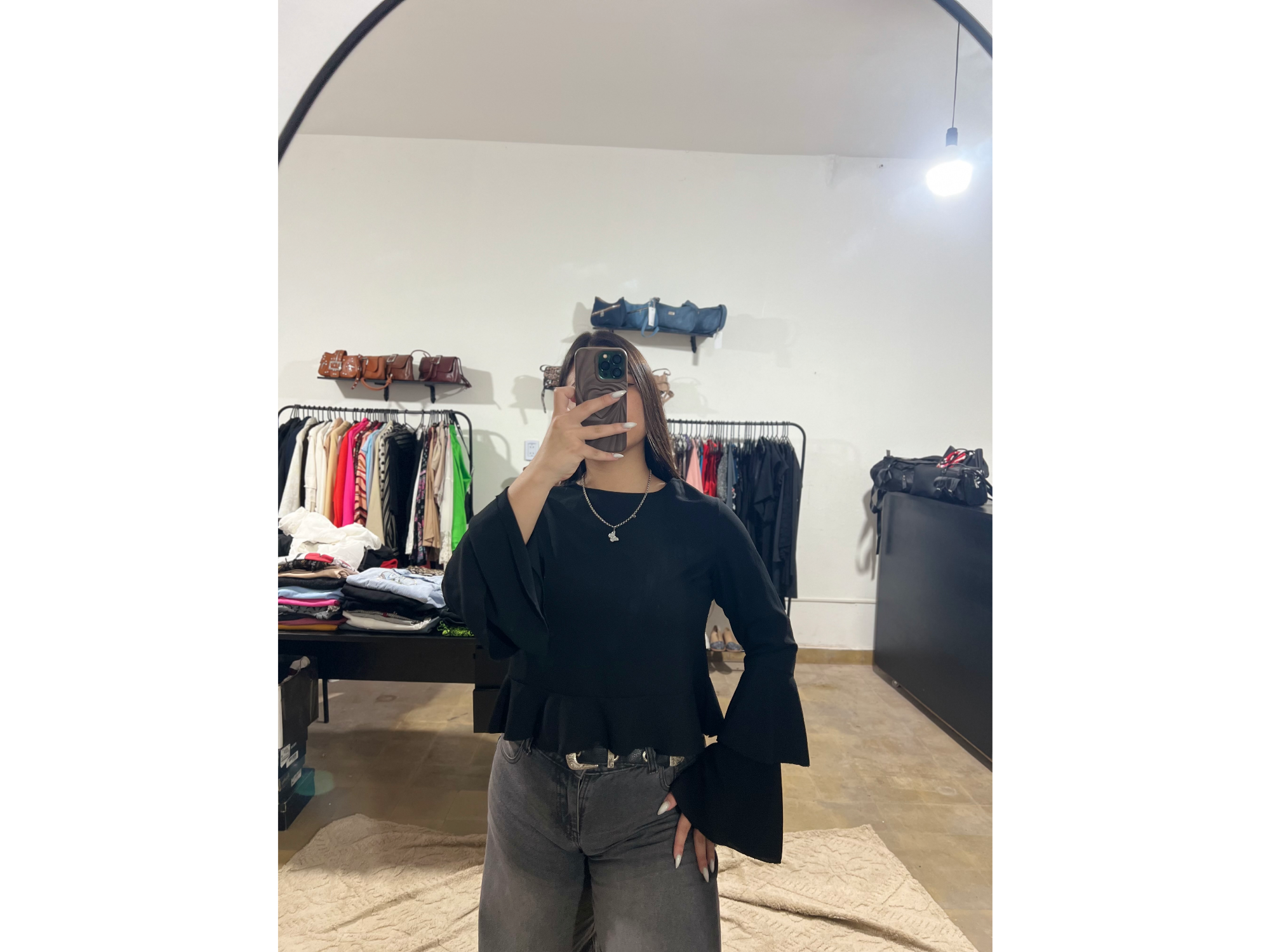 Blusa negra mangas anchas