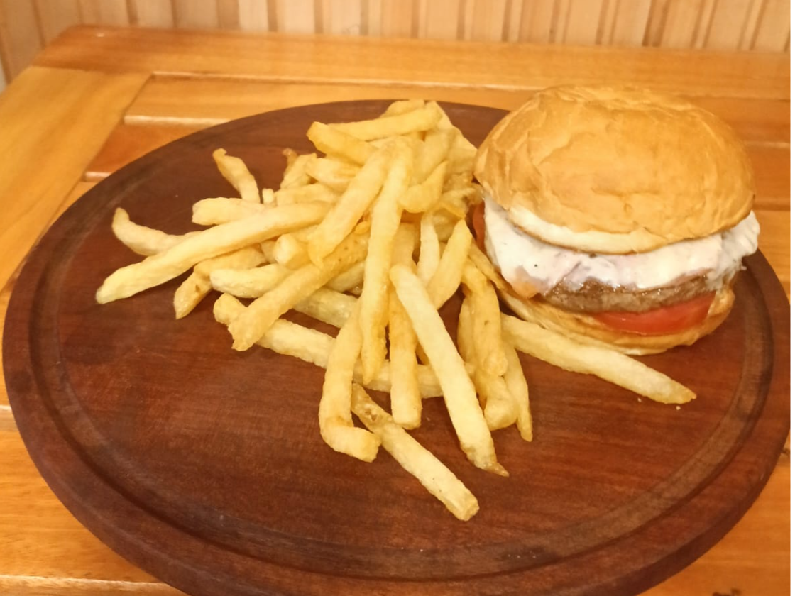 HAMBURGUESA ESPECIAL + PAPAS FRITAS