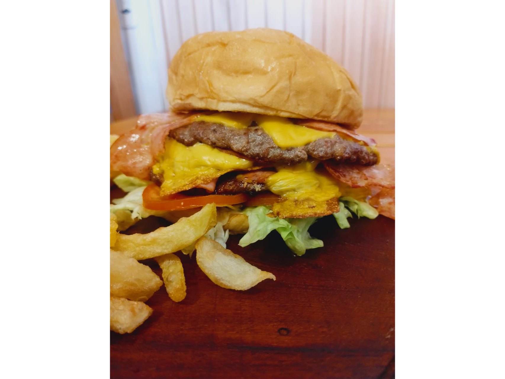 3D HAMBURGUESA TRIPLE + PAPAS FRITAS