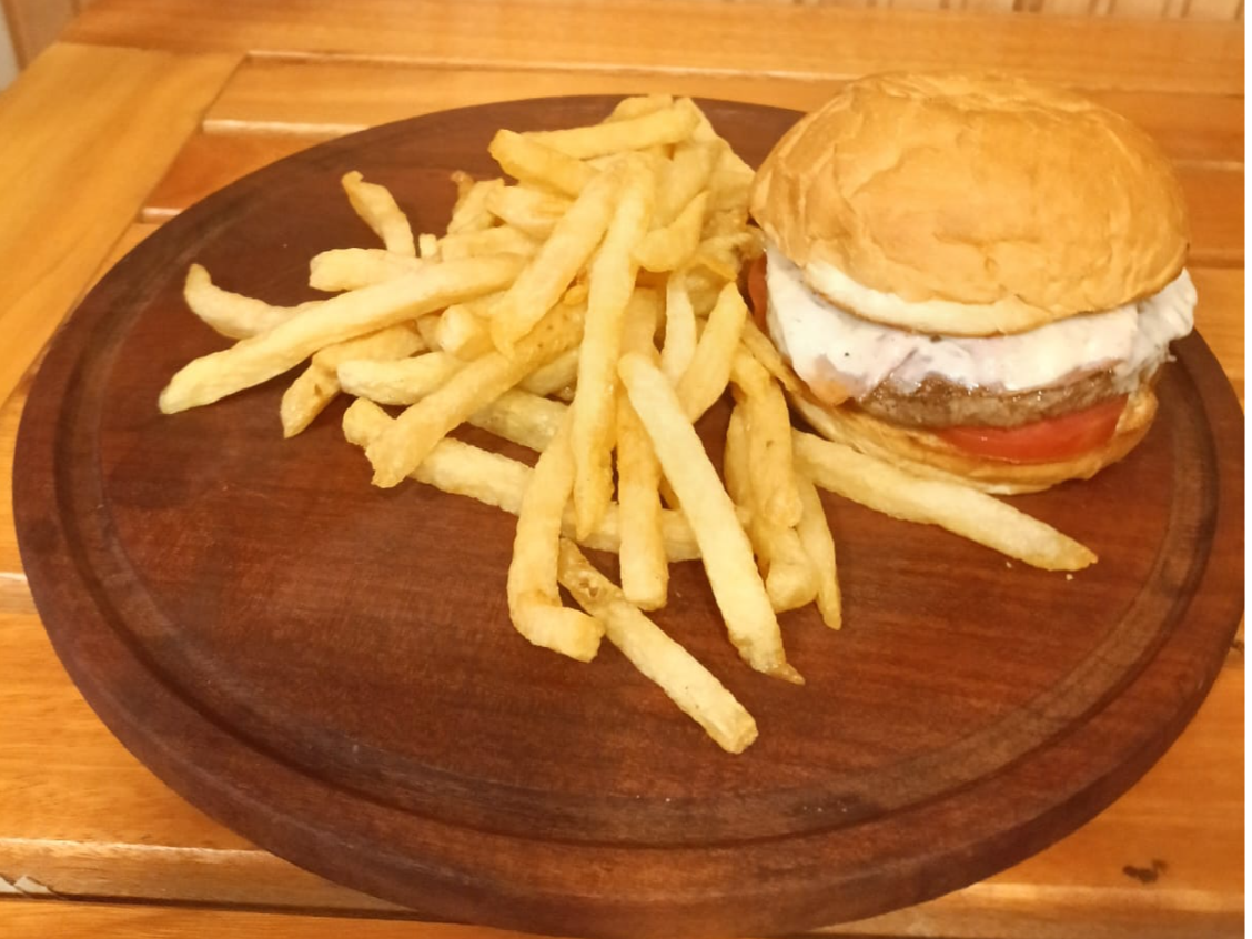 HAMBURGUESA NAPOLITANA + PAPAS FRITAS