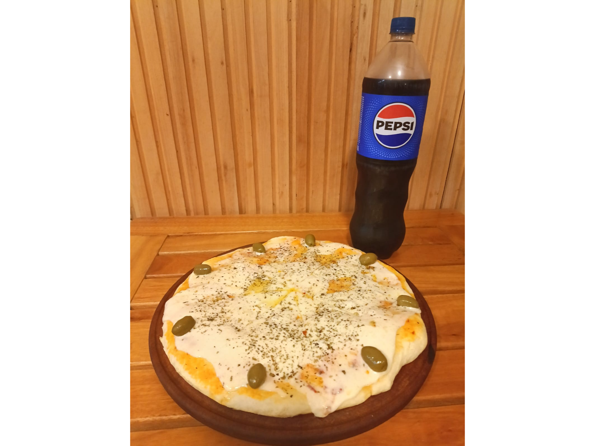 1 MUZZARELLA  + 1 PEPSI 1,5L