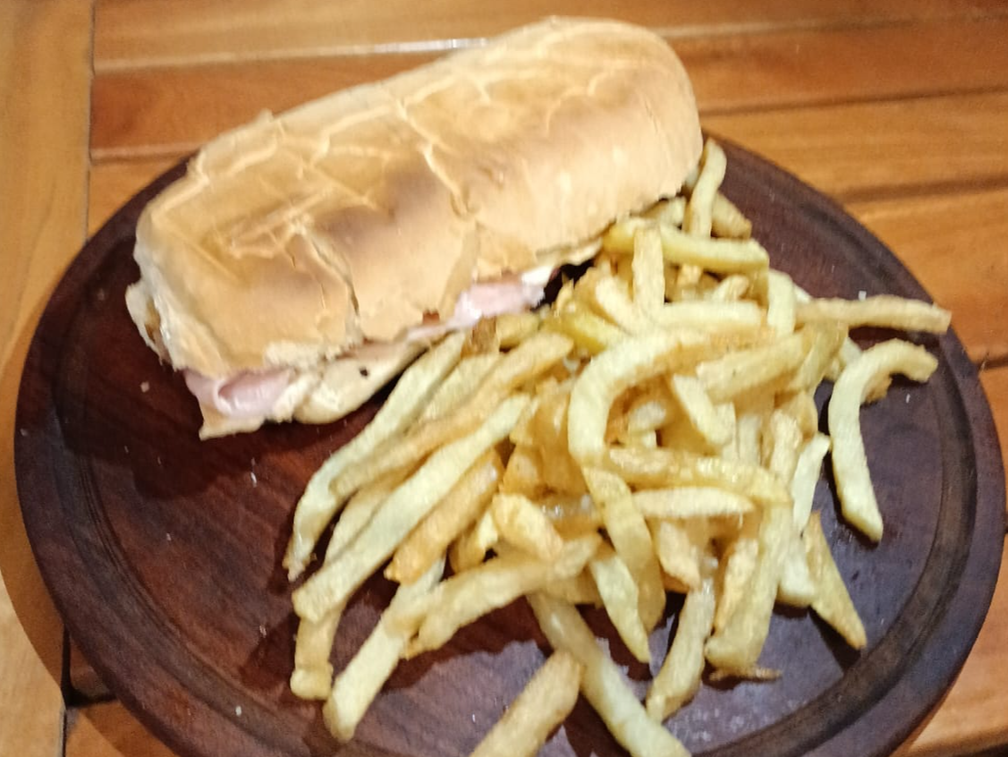 LOMO DE POLLO + PAPAS FRITAS
