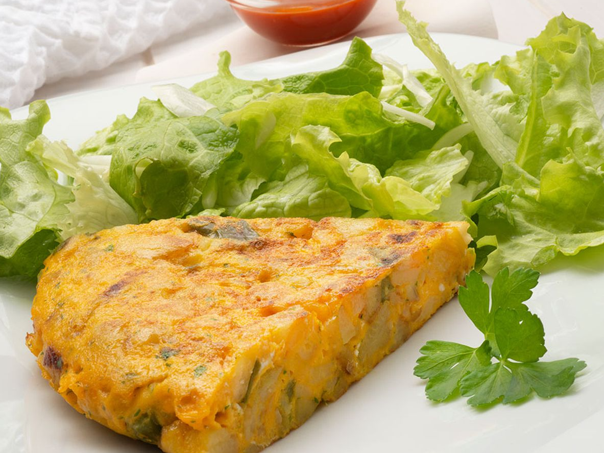 TORTILLA DE PAPA CON GUARNICION