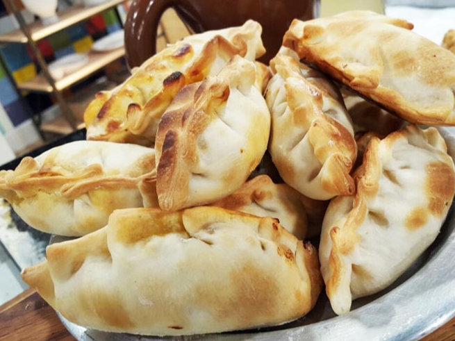 12 EMPANADAS SURTIDAS + GASEOSA SECCO 1.5L