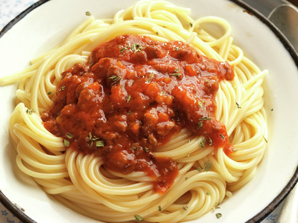 SPAGHETTIS CON SALSA BOLOGNESA