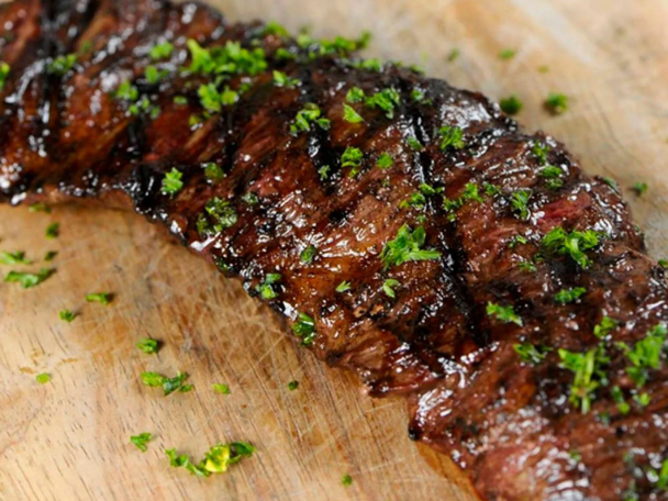 ENTRAÑA GRILLADA CON GUARNICIÓN