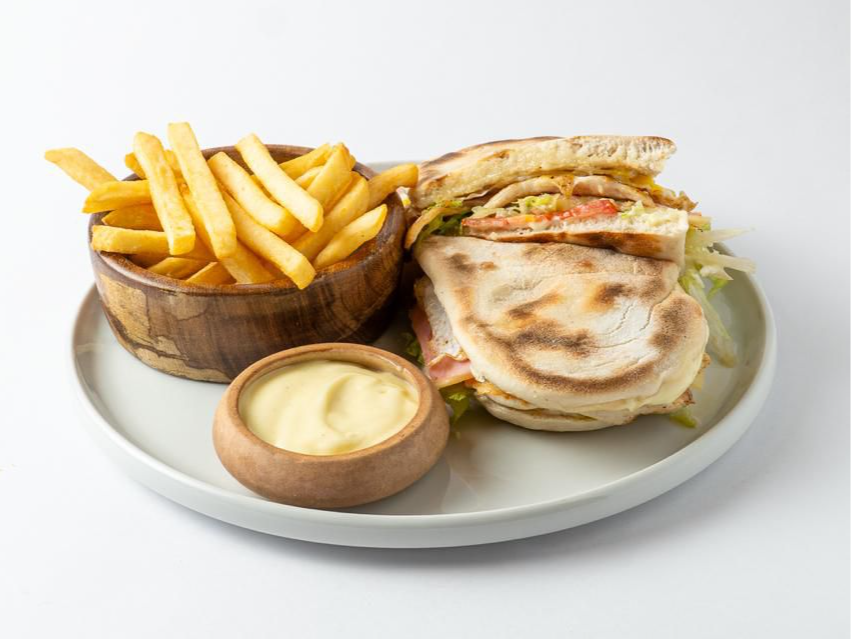 Lomo de pollo pan de la casa