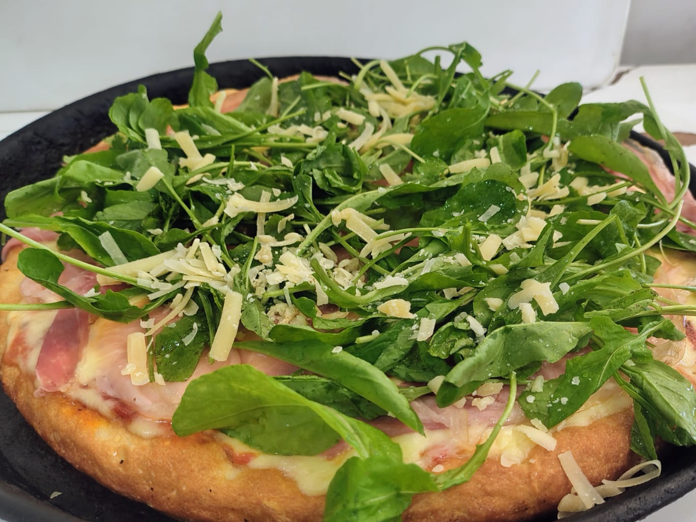 1 MUZZA + 1 RUCULA & JAMON CRUDO