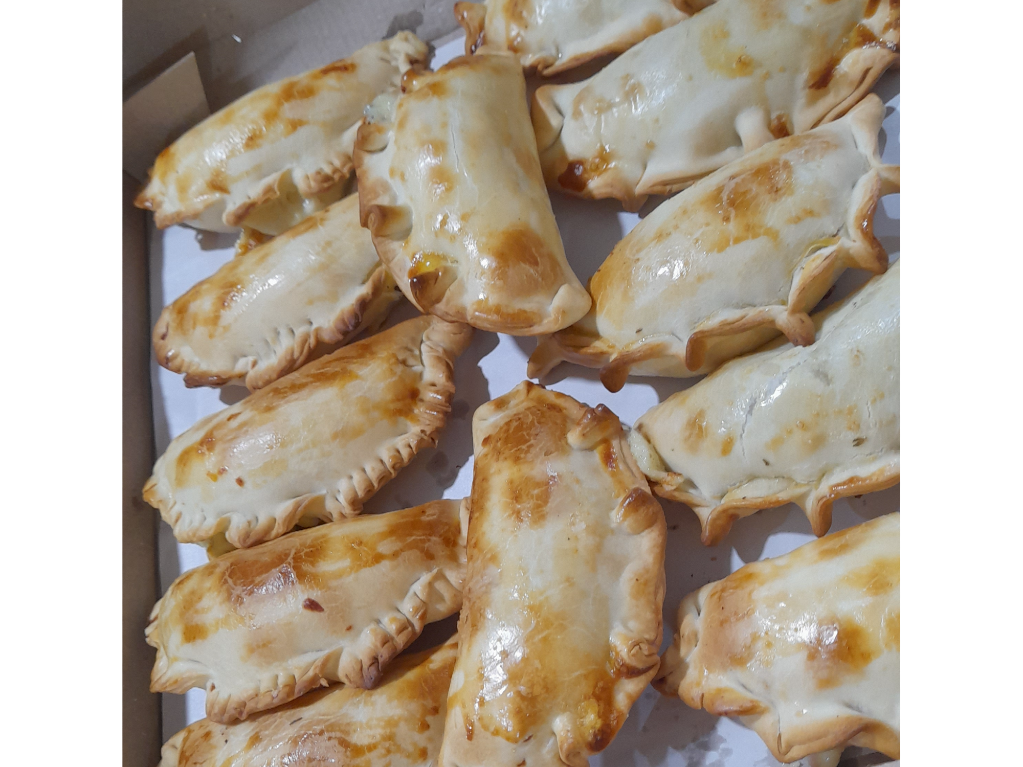 1 MUZZA + 1 DOC EMPANADAS