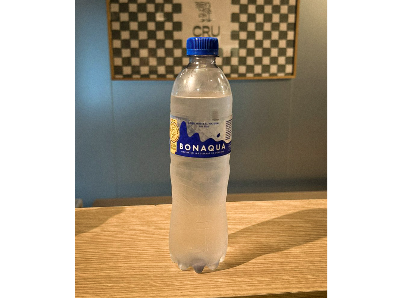 Agua sin gas