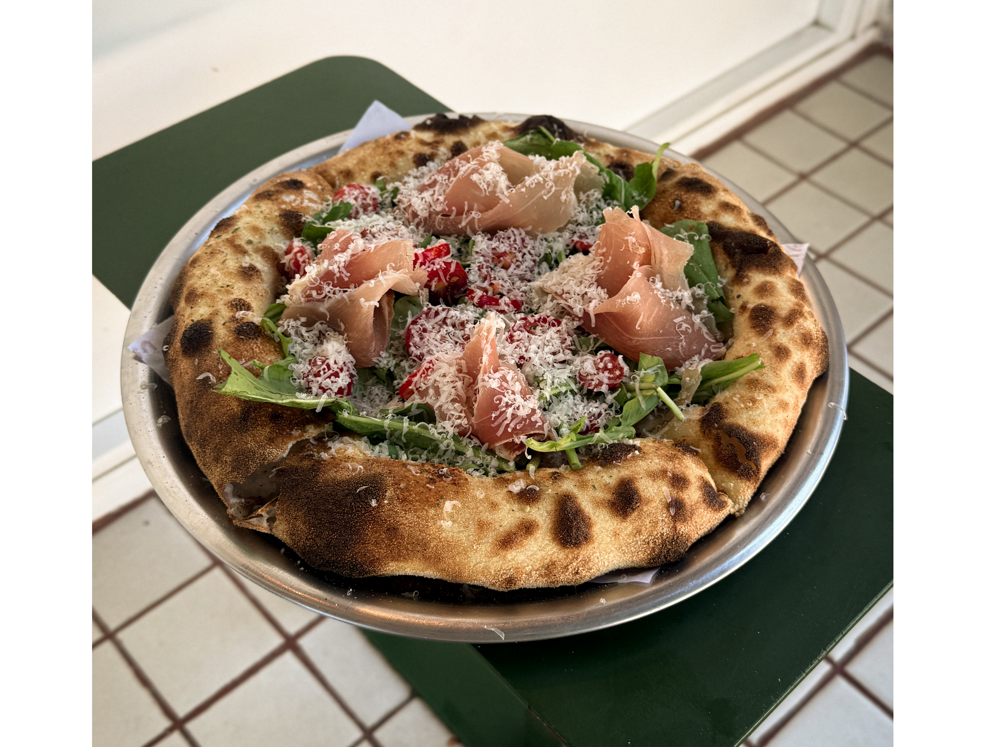 Jamón crudo y rúcula estilo Napolitano