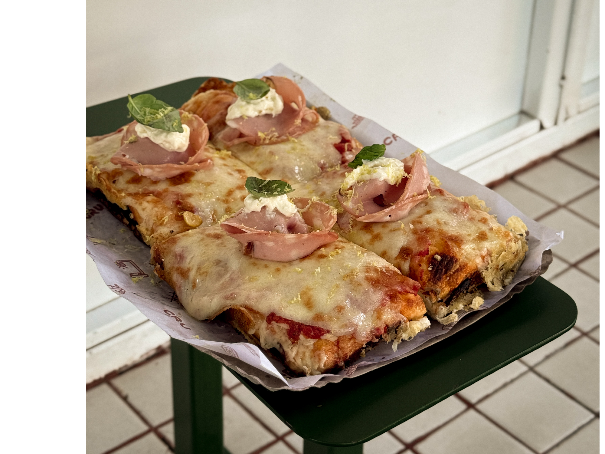 Morta con pistacho y stracciatella estilo Molde