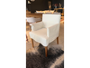 Silla enfundada con apoyabrazos