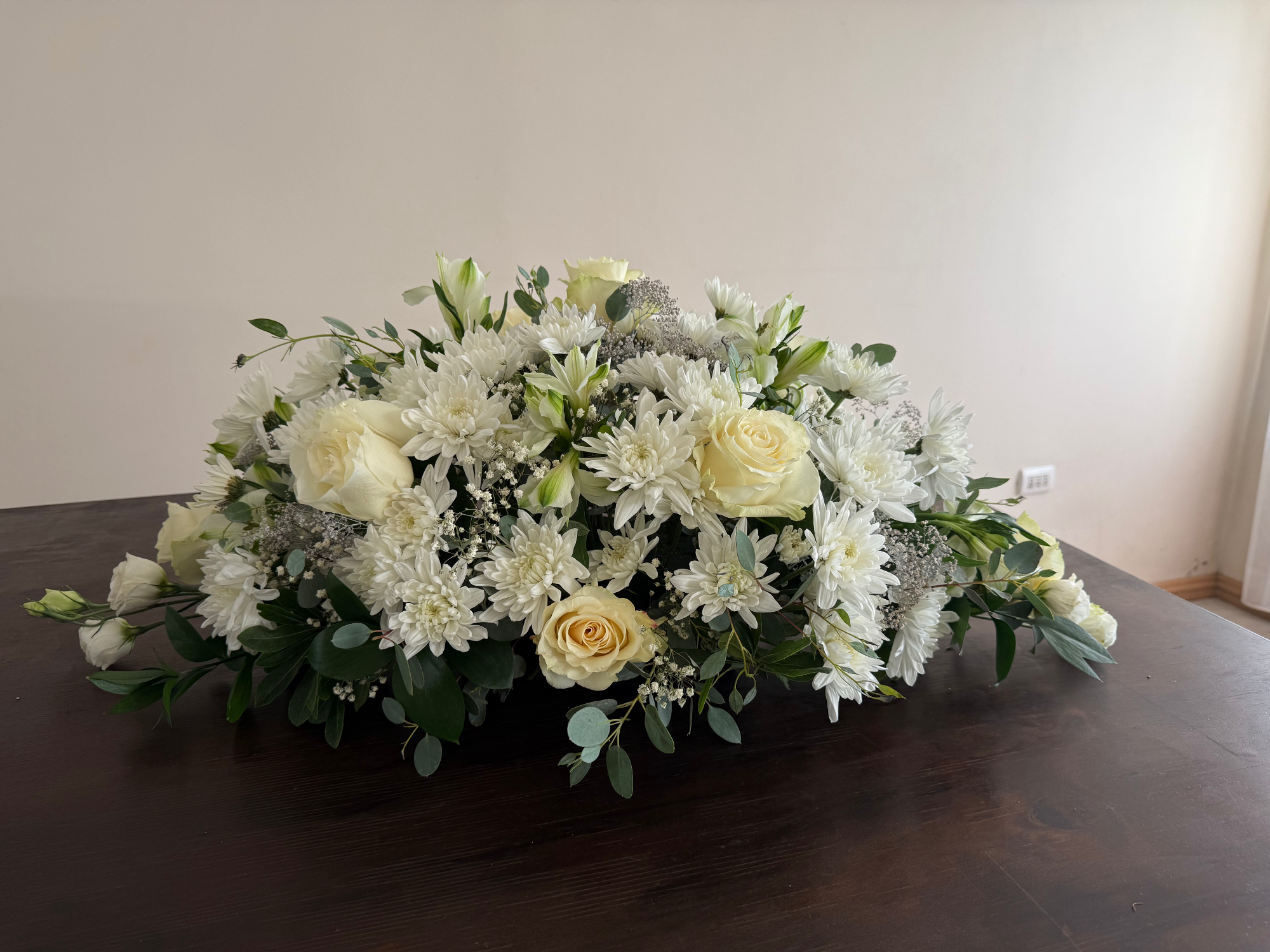 Arreglo bajo tipo cubre urna