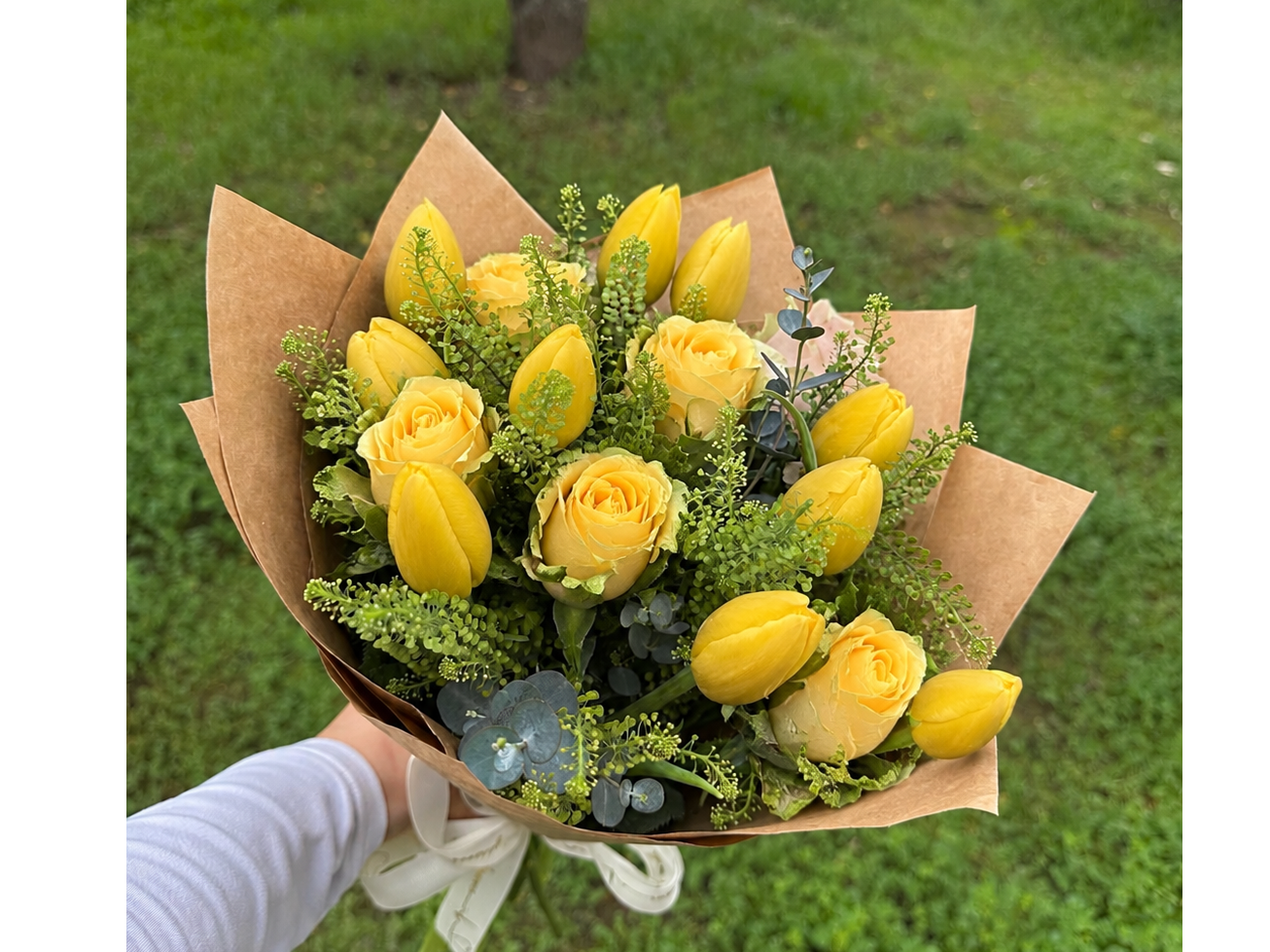 Ramo  10 Tulipanes  y 6 Rosas