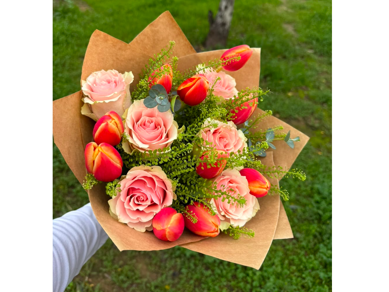 Ramo  10 Tulipanes  y 6 Rosas