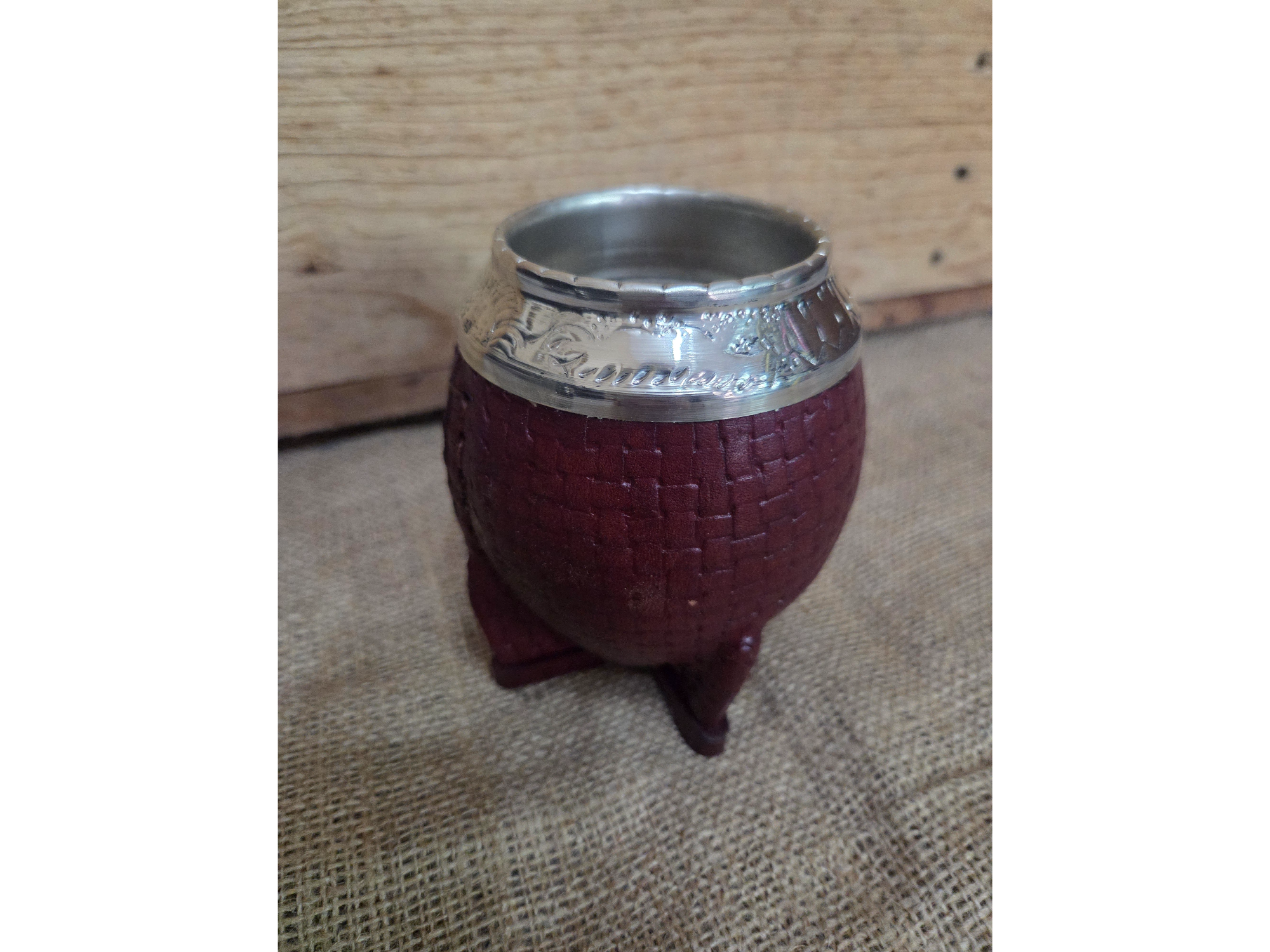 Mate torpedo cincelado croco color negro o borravino