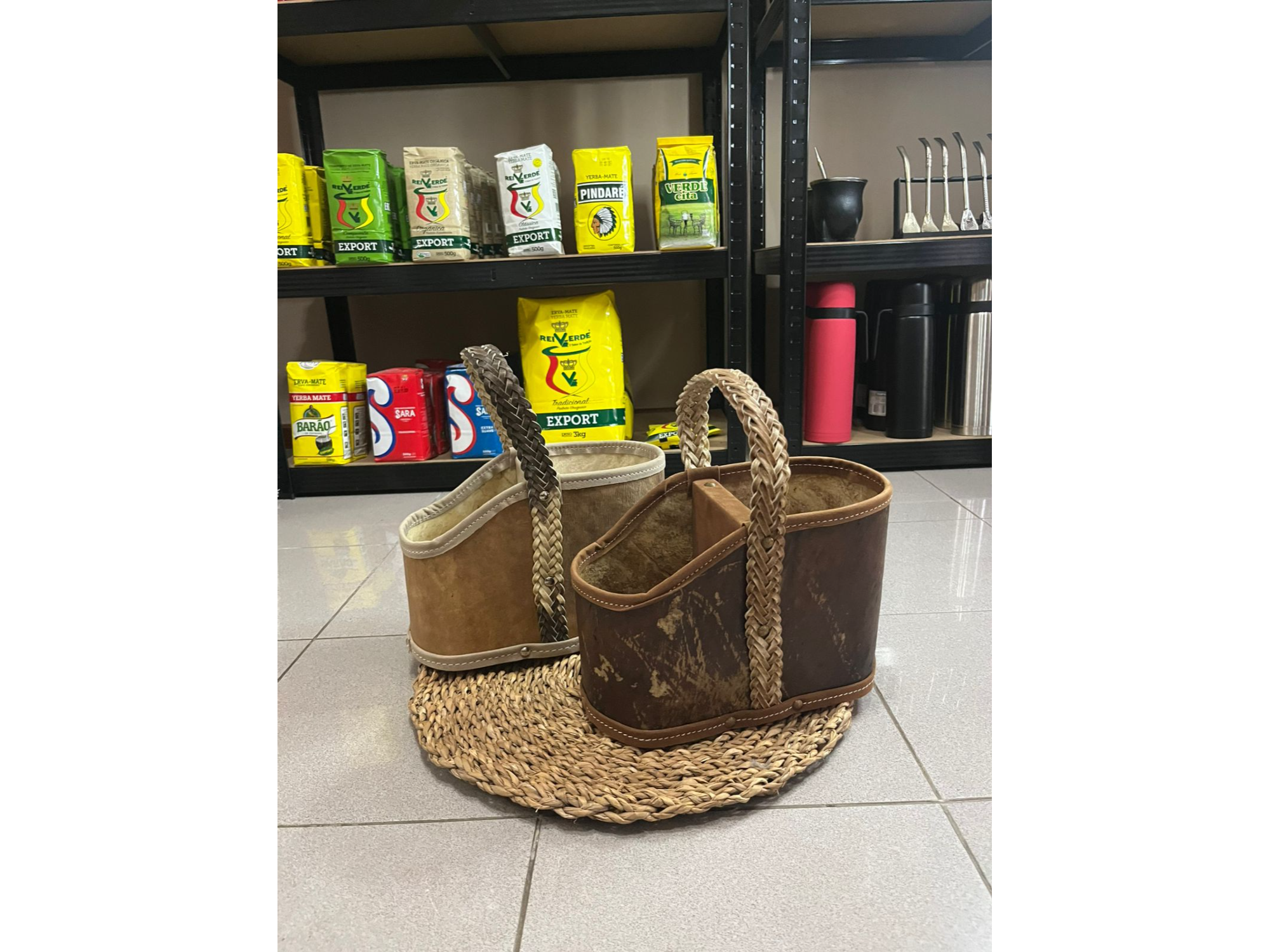 Accesorios matera artesanal ovalada cuero crudo