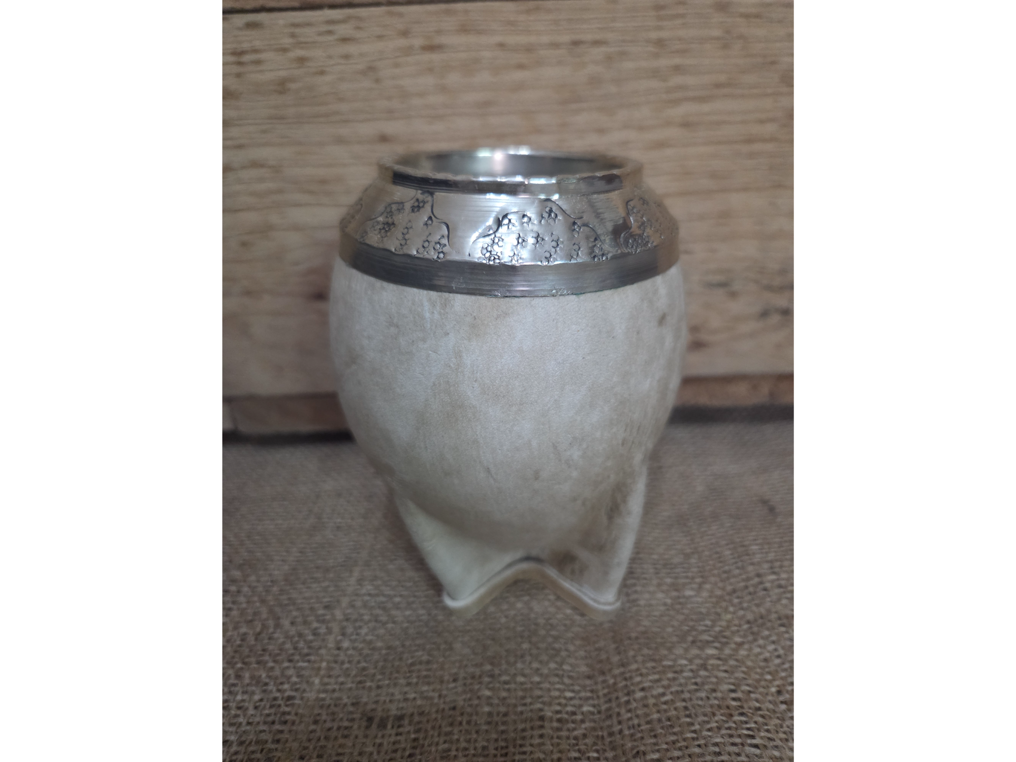 Mate torpedo cuero crudo virola de alpaca cincelada