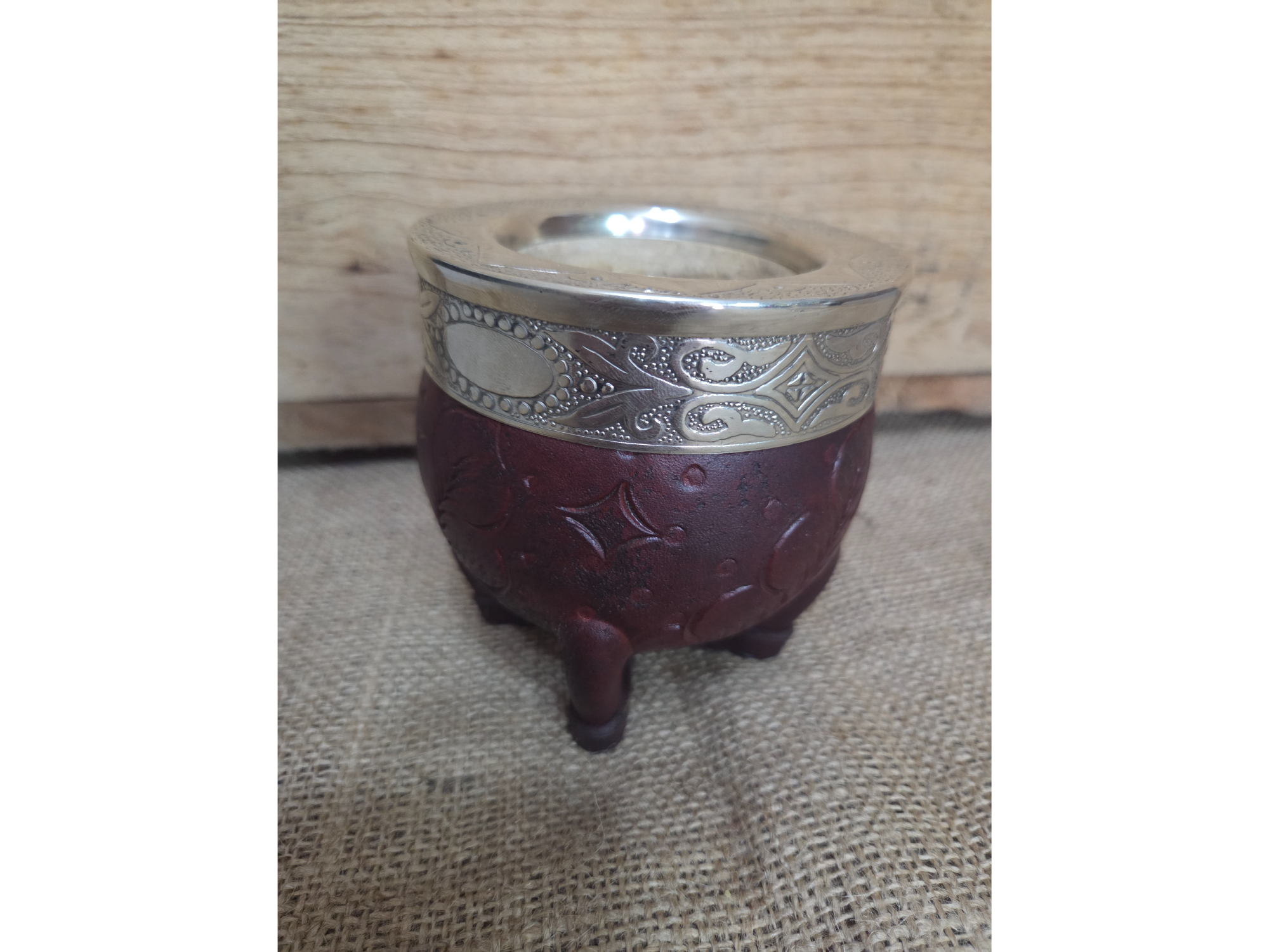 Mate imperial cuero labrado, guarda y virola cincelada color negro o borravino