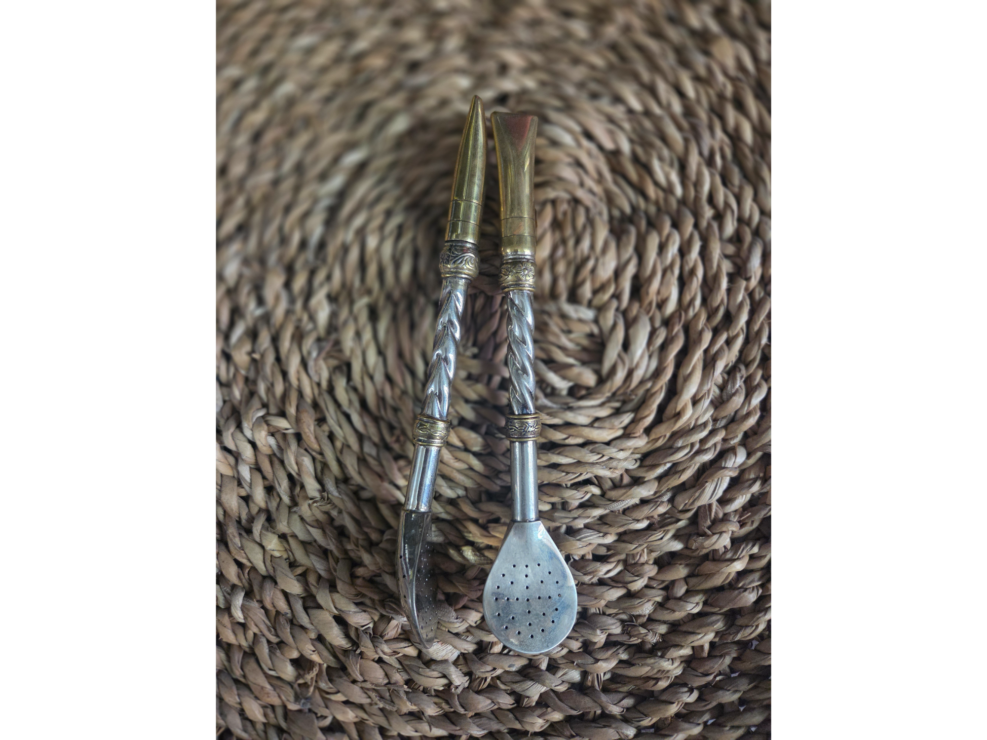 Bombillon serie A cincelado dije y pico cobre